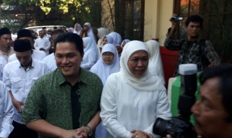 Ketua TKN Jokowi-Ma'ruf Amin Erick Thohir menggelar silaturahim dengan elemen Relawan Pemenangan Jokowi-Ma'ruf se-Jawa Timur di Jalan Diponegoro Nomor 9, Surabaya, Jumat (26/10). Acara tersebut juga dihadiri Gubernur Jatim Terpilih Khofifah Indar Parawansa.