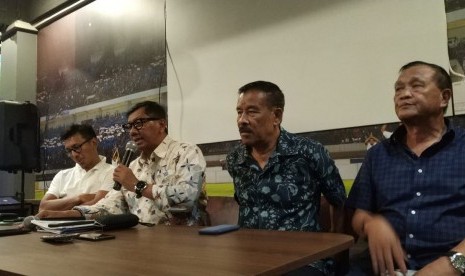 Manajemen tim Persib, PT Persib Bandung Bermartabat dalam konperensi pers di Graha Persib, Jalan Sulanjana Kota Bandung, Jumat (26/10).