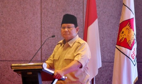 Ketua Umum (Ketum) Partai Gerindra, Prabowo Subianto saat menghadiri acara  Prabowo Menyapa Jawa Tengah di Ballroom The Wujil Resort and Convention  Semarang, di Bergas, Kabupaten Semarang, Senin (29/10). 