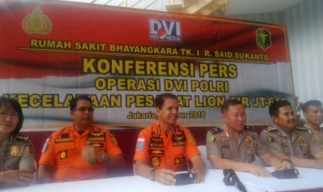 Konferensi pers DVI Polri RS Polri Jakarta Timur.