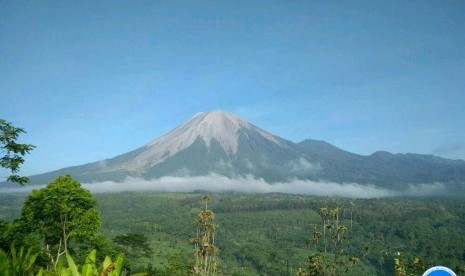 Pemandangan Gunung Semeru