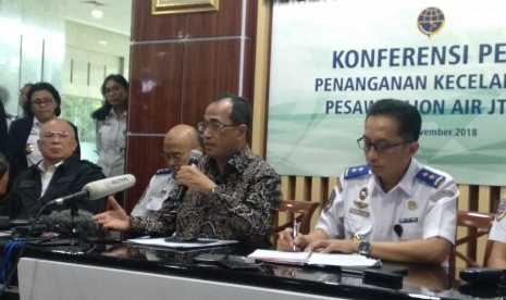 Menteri Perhubungan (Menhub) Budi Karya Sumadi di Gedung Karsa Kementerian Perhubungan, Kamis (1/11) memberikann mengenai langkah selanjutnya pasca kecelakaan Pesawat Lion Air registrasi PQ-LQP dengan nomor penerbangan JT 610 pada 29 Oktober 2018. 