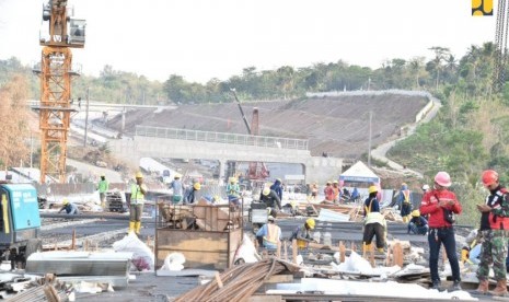  Pembangunan Konstruksi ruas Tol Salatiga-Kartasura yang merupakan bagian  dari Tol Semarang-Solo ditargetkan rampung November 2018.(Dok Humas PUPR )