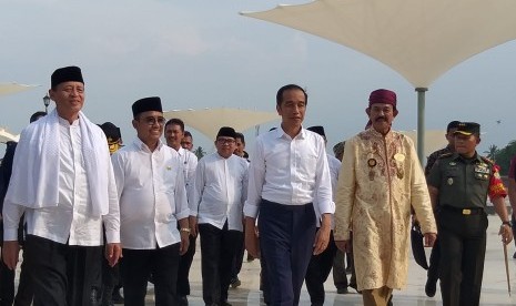 Presiden Joko Widodo mengunjungi situs Kesultanan Banten di Kota Serang, Banten, Sabtu (3/11).