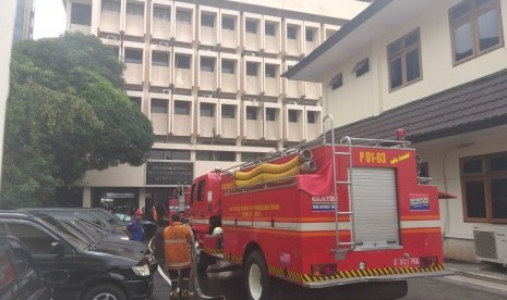 Kebakaran dan asap tebal terjadi di basement gedung Kementerian Pemberdayaan Perempuan dan Perlindungan Anak (PPPA), Jakarta Pusat pada Rabu (7/11) siang. 