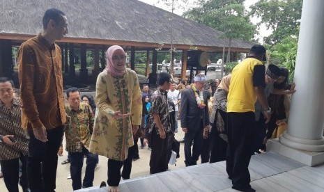 Bupati Purwakarta Anne Ratna Mustika bersama Dubes Finlandia Jari Sinkari, saat membahas soal kerja sama peningkatan kualitas pendidikan, di Gedung Negara Purwakarta, Jumat (9/11). 