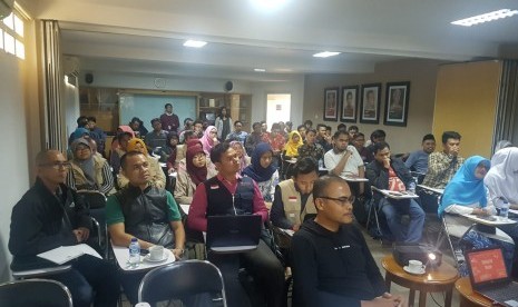 Para peserta pelatihan jurnalistik milenial di gedung Harian Republika, Sabtu (10/11). 