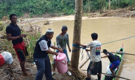 ACT Lampung dirikan Posko Kemanusiaan dan Dapur Umum di beberapa dusun korban banjir bandang Desa Umbar, Kecamatan Kelumbayan, Kabupaten Tanggamus, Lampung. 