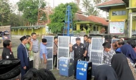 Penjelasan penerapan genset yang dilakukan UII dan UPGRIS di Desa  Wukirsari, Kecamatan Cangkringan, Kabupaten Sleman, DIY.