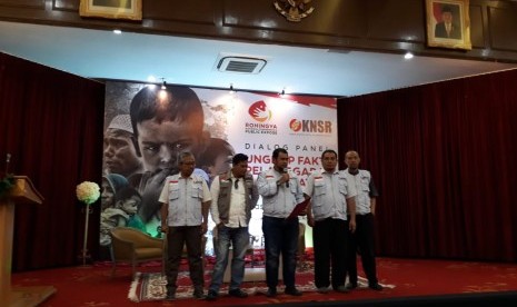 Pernyatan Sikap Komite Nasional untuk Solidaritas Rohingya (KNSR) usai dialog panel ungkap fakta pelanggaran HAM berat Pemerintah Myanmar atas etnis Rohingya di Wisma Antara, Jakarta, Rabu (14/11).