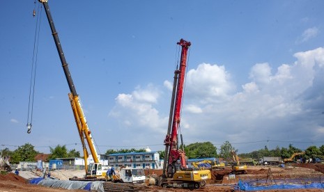 Pekerja menyelesaikan konstruksi terowongan proyek kereta cepat Jakarta - Bandung di Purwakarta, Jawa Barat, Jumat (16/11/2018).