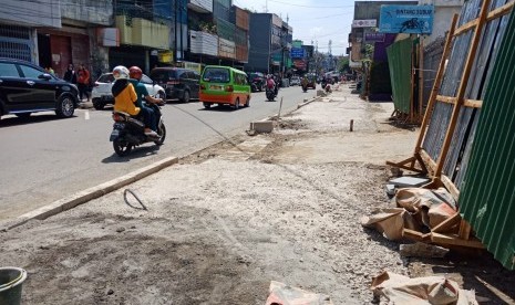 Pemerintah Kota (Pemkot) Bogor telah menyiapkan ratusan lapak kosong untuk pedagang kaki lima (PKL) Jalan Surya Kencana di Pasar Gembrong. Rencananya, relokasi PKL Surya Kencana akan dilakukan pada Senin (19/11), pekan depan.