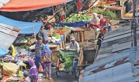 Aktivitas di Pasar Kemiri Muka Depok. Depok memastikan seluruh pasar tradisional yang dikelola pemerintah tetap buka meski dalam situasi tanggap darurat virus corona.