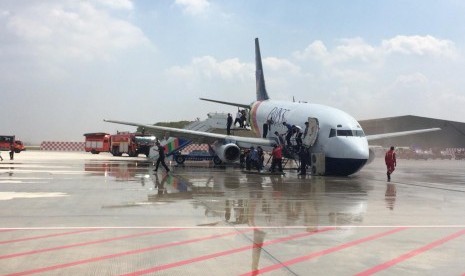 Simulasi Penanganan Keadaan Darurat (PKD) dalam menghadapi bencana gempa bumi dan kecelakaan pesawat yang diselenggarakan PT Angkasa Pura II (Persero), Kamis (22/11) di Bandara Soekarno-Hatta, Kota Tangerang. Dalam skenarionya, diketahui salah satu pesawat mengalami insiden.