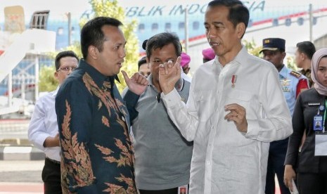 Kedatangan Presiden Joko Widodo di Bandara Radin Intan II disambut Gubernur Lampung M Ridho Ficardo. Presiden Jokowi akan melakukan kunker ke beberapa daerah.