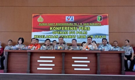 Konferensi pers terakhir operasi DVI (Disaster Victim Identification) Mabes Polri, di RS Polri Kramat Jati, Jakarta Timur, Jumat (23/11