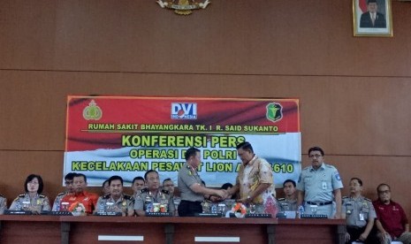 Konferensi pers terakhir operasi DVI (Disaster Victim Identification) Mabes Polri, di RS Polri Kramat Jati, Jakarta Timur, Jumat (23/11