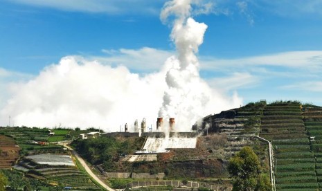 Salah satu potensi panas bumi di Dataran Tinggi Dieng, Kabupaten Banjarnegara, Jawa Tengah yang dimanfaatkan untuk pembangkit listrik, Jumat (23/11). 