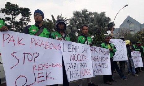 Ratusan driver ojek online menggelar aksi unjuk rasa (ilustrasi)