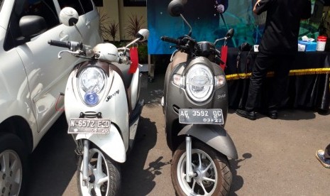 Aparat Kepolisian Resor Kota Besar (Polrestabes) Surabaya menembak mati tiga penjahat spesialis pencurian sepeda motor (curanmor) (Foto: barang bukti pencarian motor) 