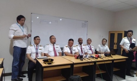 Beberapa pilot maskapai penerbangan Lion Air menyatakan sikapnya di hadapan awak media, Sabtu (1/12).