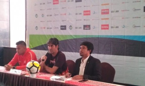 Konferensi pers jelang laga terakhir Persija vs Mitra Kukar, di Hotel Grandhika Iskandarsyah, Jakarta Selatan, Sabtu (8/12).