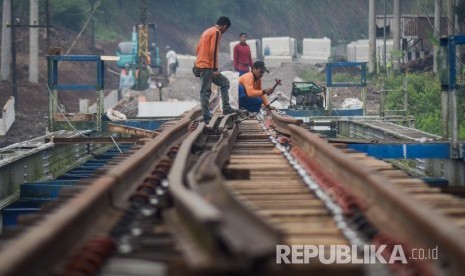 Kementerian Perhubungan (Kemenhub) meresmikan reaktivasi jalur kereta api (KA) Ciranjang-Cipatat. Dirjen Perkeretaapian Kemenhub Zulfikri mengatakan jalur tersebut dapat mempercepat perjalanan menuju Sukabumi.