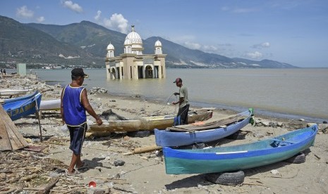 (Ilustrasi) Dampak gempa dan tsunami beraktivitas di pantai Teluk Palu, Kampung Lere, Palu, Sulawesi Tengah. 