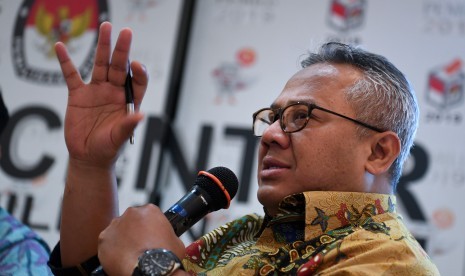 Ketua KPU Arief Budiman menjadi pembicara dalam diskusi publik yang diprakarsai Network for Democracy and Electoral Integrity (Netgrit) di Media Center KPU, Jakarta, Senin (17/12/2018).