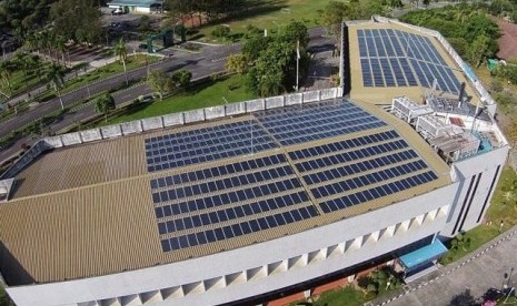 Solar PV rooftop atau sistem panel surya atap (ilustrasi). Enterpreneur muda sektor energi jadi harapan inovasi EBT di masa depan.