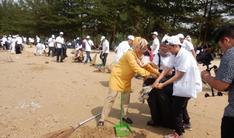 Kampanye gerakan pengurangan sampah plastik domestik di daerah-daerah.