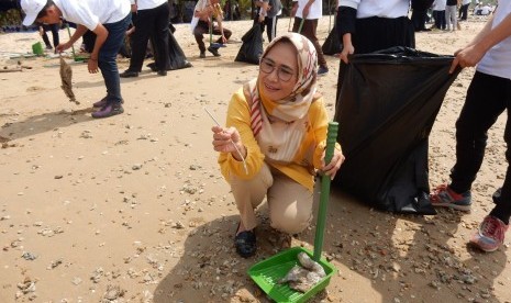 Kampanye gerakan pengurangan sampah plastik domestik di daerah-daerah.