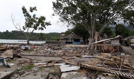 Dermaga Canti di Rajabasa, Lampung Selatan tempat hilir mudik warga ke Pulau Sebesi, juga hancur diterpa tsunami. 