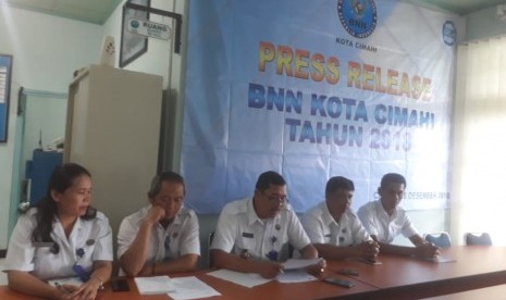 Badan Narkotika Nasional (BNN) Kota Cimahi mengungkapkan sebanyak 54 orang pecandu narkoba di Kota Cimahi yang mendapatkan rehabilitasi oleh lembaganya dominan berasal dari kalangan pelajar pada 2018. 30 orang diantaranya yang direhabilitasi merupakan pelajar.