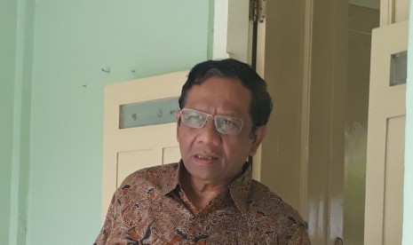 Mantan Ketua Mahkamah Konstitusi Mahfud.MD di Kepatihan  Yogyakarta, Rabu (26/12).