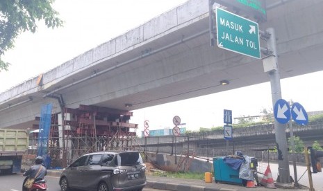 Kondisi terkini flyover Rawa Buaya arah Kamal sedang dalam perbaikan pot bearing, Kamis (27/12) pagi. 