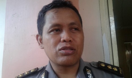 Kabid Dokes Polda Banten AKBP dr Nariyana saat memberikan keterangan mengenai proses identifikasi jenazah di RSU Berkah, Kabupaten Pandeglang, Kamis (27/12). 