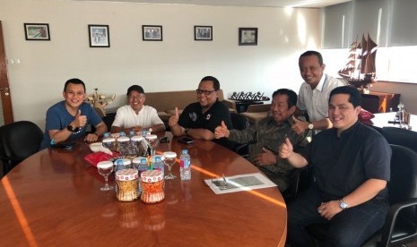 Aksa mahmud foto bersama TKN pemenangan Jokowi-Ma'ruf