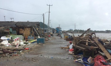 Kondisi Desa Teluk, Kecamatan Labuan, Kabupaten Pandeglang, satu minggu pascatsunami, Sabtu (29/12). 