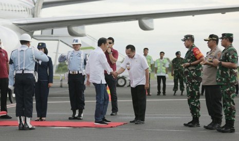 Presiden Joko Widodo melakukan kunjungan kerja ke lokasi bencana tsunami di Lampung, Rabu (2/1).