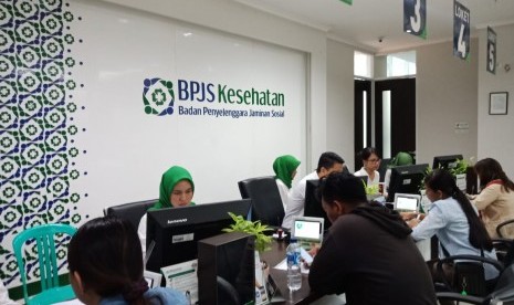 Aktivitas rutin di Kantor Badan Penyelenggara Jaminan Sosial (BPJS) Kesehatan, Kota Bogor, Senin (7/1). 