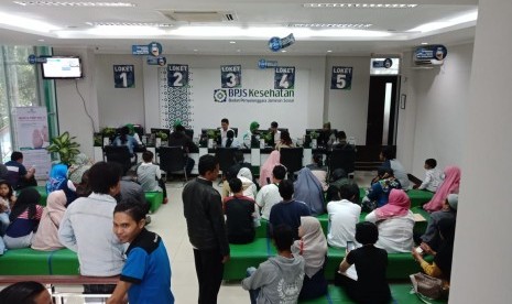 Aktivitas rutin di Kantor Badan Penyelenggara Jaminan Sosial (BPJS) Kesehatan, Kota Bogor, Senin (7/1). 