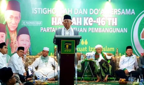 Cawapres nomor urut 01, KH Ma'ruf Amin menghadiri Malam Doa Hari Lahir Partai Persatuan Pembangunannya (PPP) di Jakarta, Ahad (6/1) malam.  