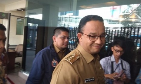 Gubernur DKI Jakarta, Anies Baswedan, mendatangi Kantor Bawaslu, Thamrin, Jakarta Pusat, Senin (7/1). Anies diperiksa Bawaslu terkait dugaan pelangggaran saat acara rapat koordinasi nasional Partai Gerindra pada akhir 2018 lalu. 