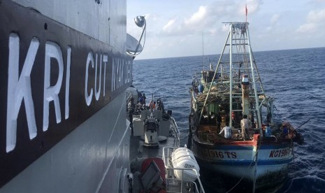 KRI melakukan patroli di perariran Natuna (foto ilustrasi).