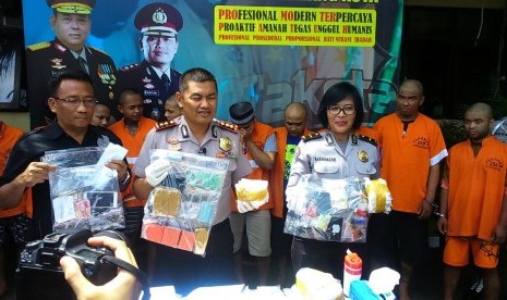 Polresta Malang merilis tangkapan pengedar dan pemakai narkoba selama Januari 2019 di Mapolresta Malang, Selasa (15/1).