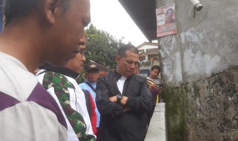 Wali Kota Cimahi, Ajay M Priatna melakukan pemantauan ke wilayah RW 12, Kelurahan Pasirkaliki, Kota Cimahi yang rawan dengan penyakit DBD, Jumat (18/1). Hingga pertengahan Januari sebanyak 77 warga Kota Cimahi positif terserang penyakit DBD.