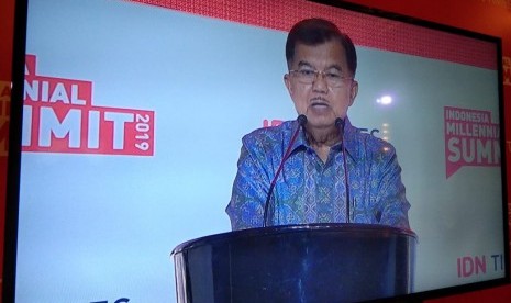 Wakil Presiden Jusuf Kalla saat membuka Indonedia Millenial Summit 2019 di Ballroom Hotel Kempinski, Sabtu (19/1).