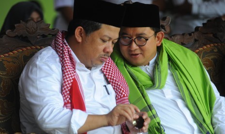 Mantan wakil ketua DPR Fadli Zon (kanan) dan Fahri Hamzah (kiri).