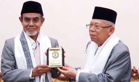 Calon Wakil Presiden (Cawapres) nomor urut 01, KH. Ma'ruf Amin  melakukan silaturahmi ke Pondok Modern Darussalam Gontor, Ponorogo, Selasa  (22/1)